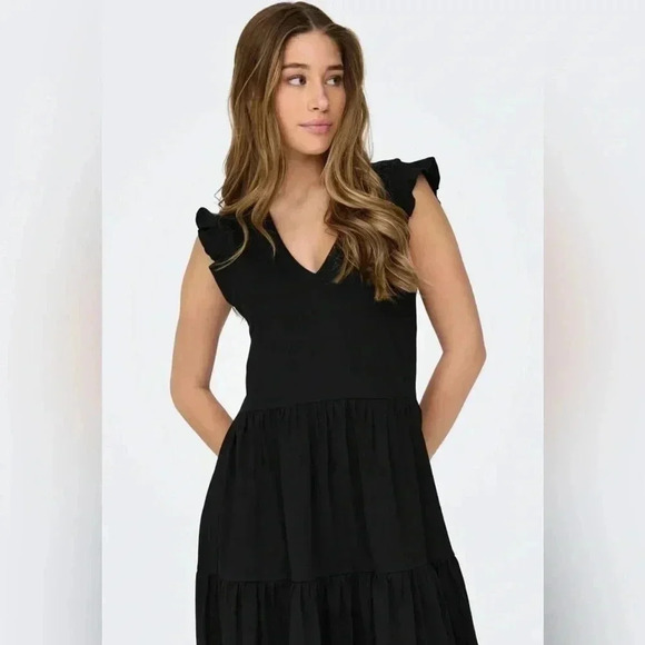 Universal Thread Dresses & Skirts - Universal Thread Women's Ruffle Short Sleeve Smocked Mini Dress